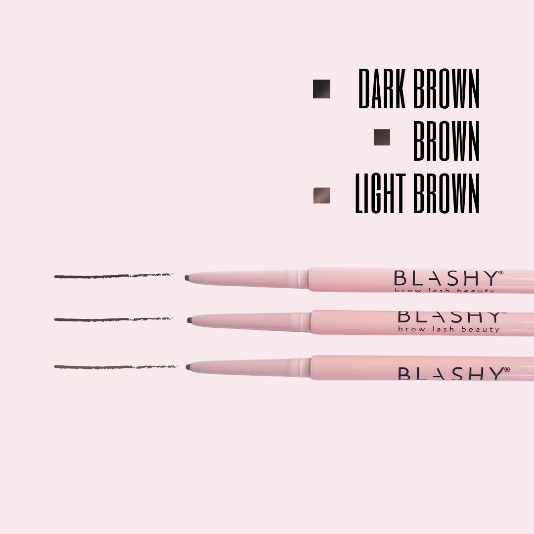 Drei Blashy BROW SKINNY Augenbrauen Stifte in 3 Farben mit Farblinien über jedem Stift. Blashy Shop