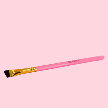 Die BLASHY STYLING PINSEL für Augenbrauen in rosa von Blashy hat goldene und schwarze Details auf rosa. Blashy Shop
