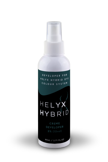 Eine weiße 80ml Elleebana Helyx Creme Entwickler Flasche für die Augenbrauen, mit teal und schwarzen Akzenten. Blashy Shop