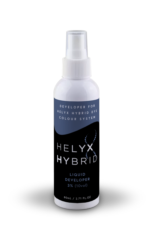 Eine weiße Flasche mit der Aufschrift Elleebana Helyx Flüssig-Entwickler, 80ml zum intensiven Färben mit dem Hybrid Dye Colour System. Blashy Shop