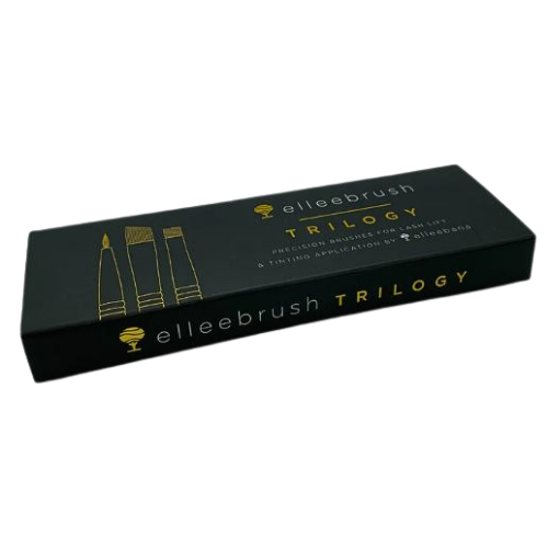 Rechteckige schwarze Box mit der Aufschrift Elleebana Pinsel 3er Set - ELLEEBRUSH mit Präzisionspinseln für Wimpernlifting und -färbung. Blashy Shop