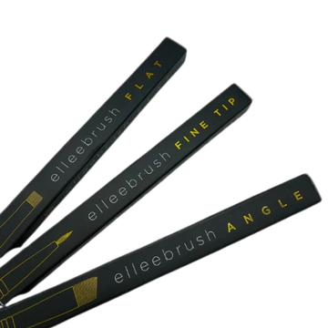 Elleebana Pinsel 3er Set - ELLEEBRUSH: Drei schwarze Boxen mit der Aufschrift FLAT, FINE TIP, ANGLE auf weißem Hintergrund. Blashy Shop