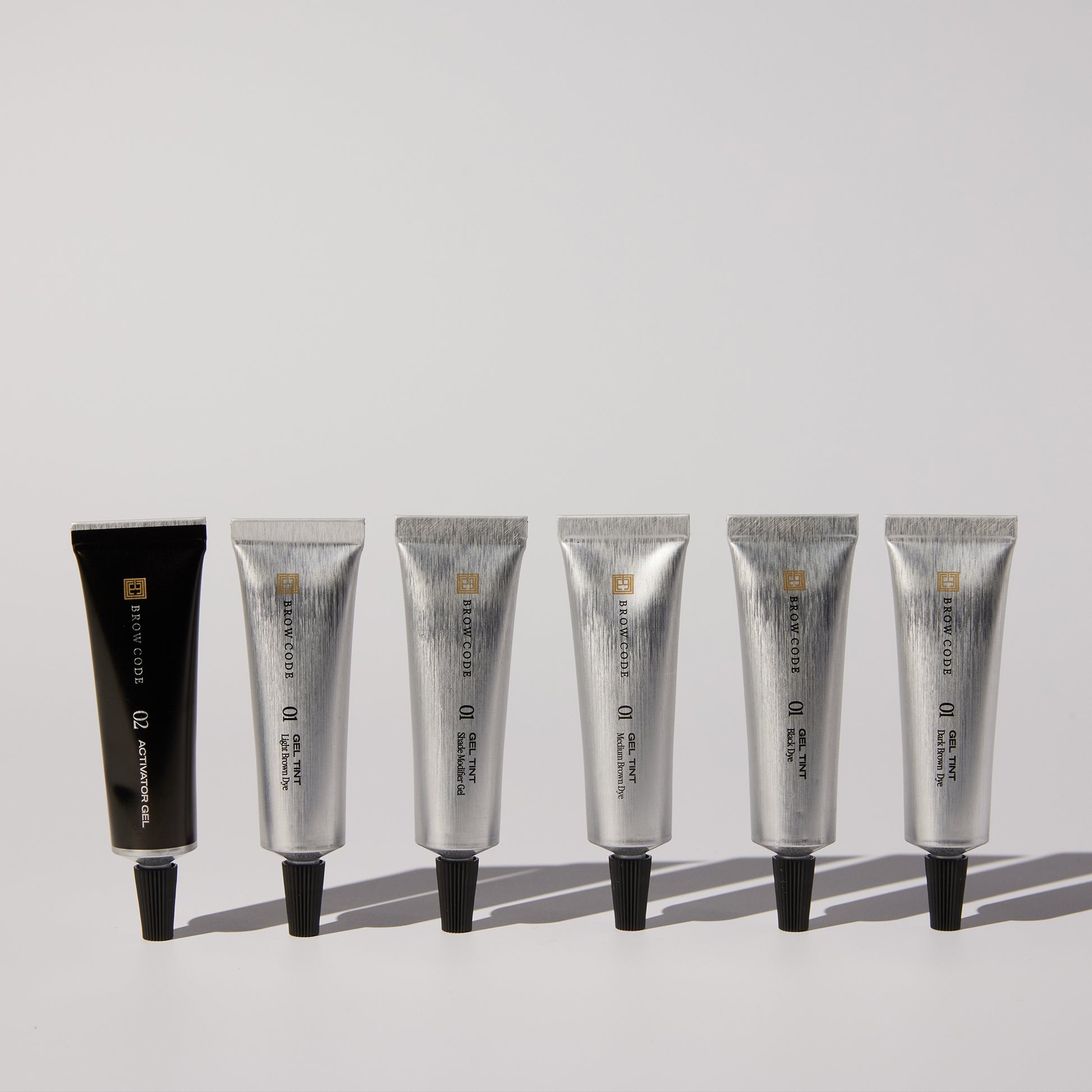 Sechs Tuben - fünf silberne, eine schwarze - halten Brow Code Gel Augenbrauenfarbe, natürlich & sensitiv, PPD frei, 15ml. Blashy Shop