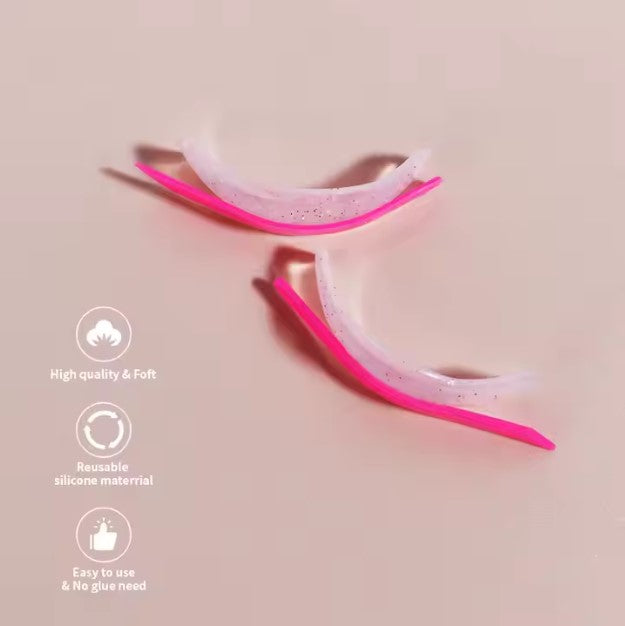 Blashy Lash Lift Process Pad ROSY aus Silikon, 2 Paar, auf pinkem Untergrund mit Produkticons links. Blashy Shop