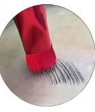 Der Blashy C Pinsel für den echten Augenbrauenlook kreiert feine, haarähnliche Striche für natürliche Brauen, wie sie in den sozialen Medien zu sehen sind. Blashy Shop
