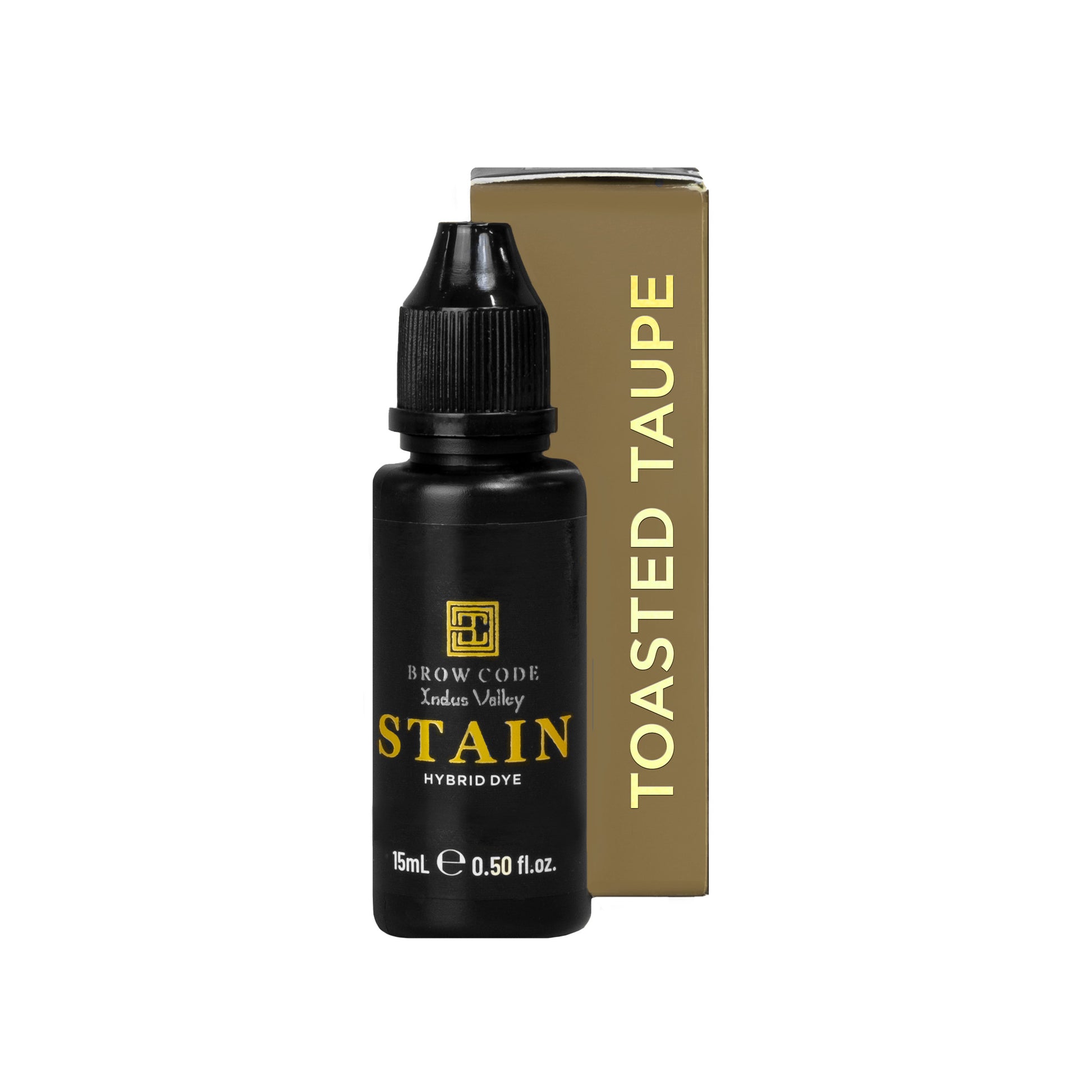Ein 15ml-Fläschchen Brow Code Stain Hybrid Augenbrauenfarbe - extra lang steht vor der Verpackung Toasted Taupe. Blashy Shop