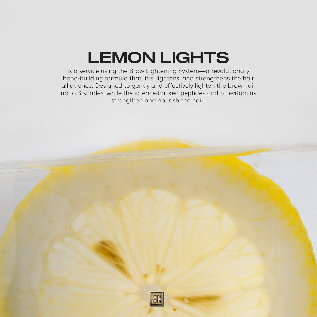 Eine Zitronenscheibe in Wasser mit einem Text darüber, der für das Lemon Lights STARTER KIT Augenbrauen Bleaching Kit von Brow Code wirbt. Blashy Shop