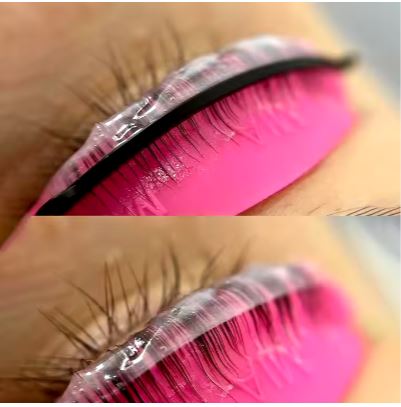 Nahaufnahme der mit Blashy C Ultradünner Lash Lift Shaping Strips aus weichem Silikon gelifteten Wimpern - rosa. Blashy Shop
