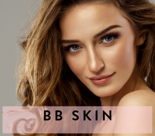 Frau mit strahlender Haut posiert, um den BB PERFECT SKIN & GLOW Online Kurs der Lash&Brow Academy Online zu präsentieren. Zertifikat. Blashy Shop