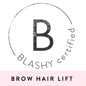 Ein kreisförmiges Logo mit der Aufschrift Lash&Brow Academy Online certified über Elleebana BROW HAIR LIFT Online Kurs inkl. Zertifikat auf rosa. Blashy Shop